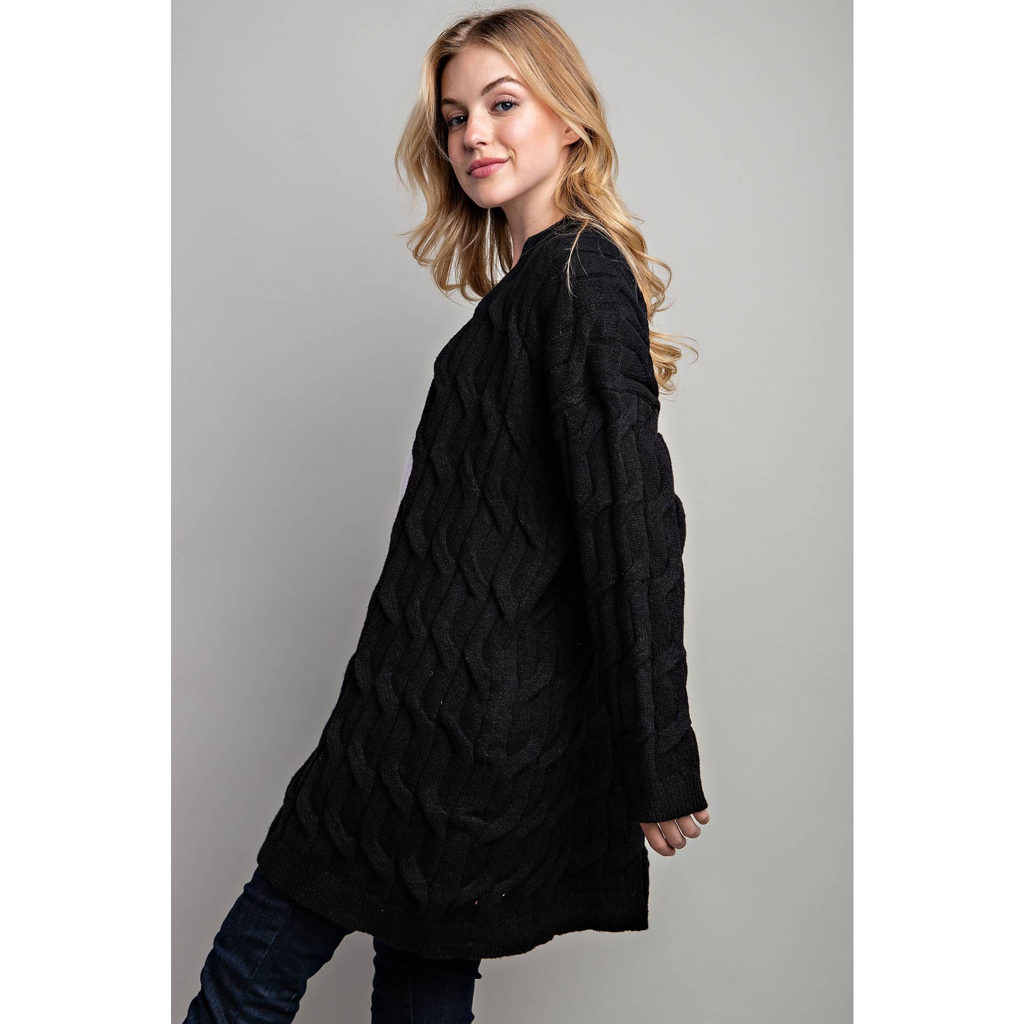 CHUNKY CABLE KNITTING CARDIGAN: Black; OVERSIZED FIT