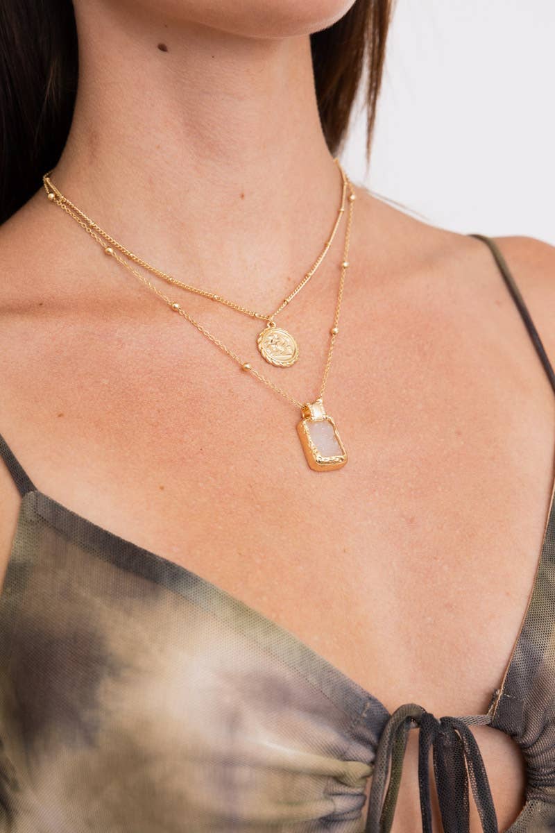 Blushy Stone Pendant Necklace: Gold