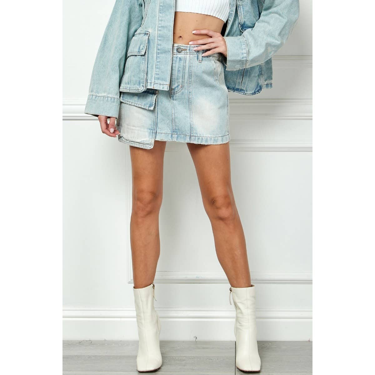 One Side Cargo Pocket Denim Mini Skirt: LT Wash