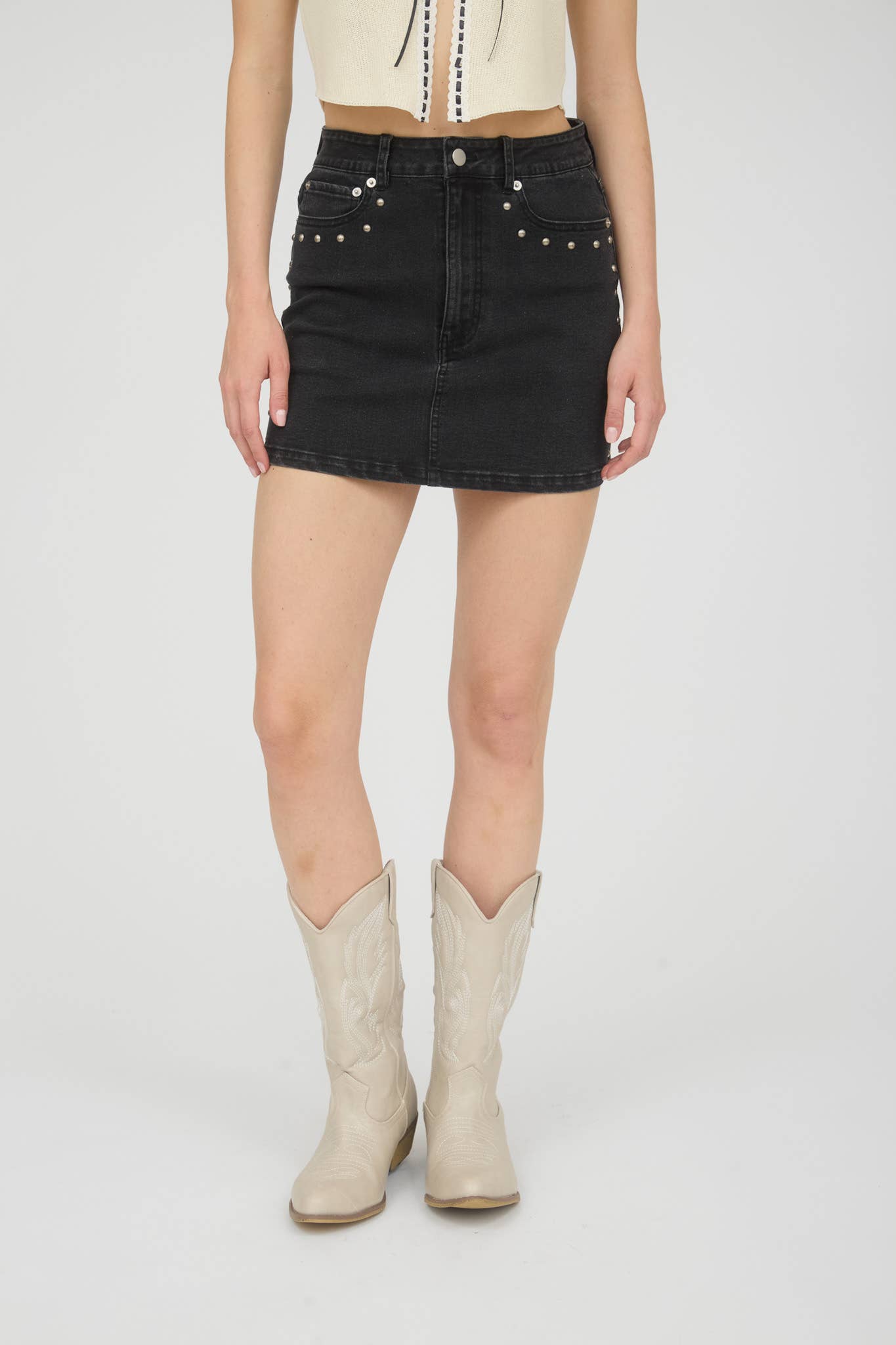 STUD DETAIL DENIM MINI SKIRT : BLACK
