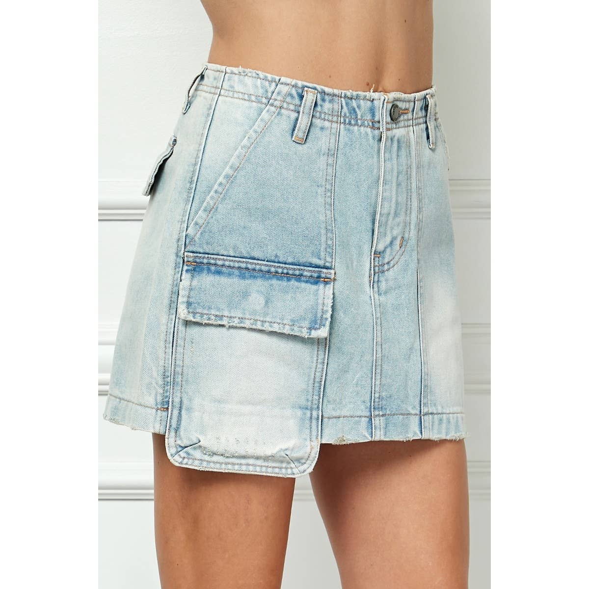 One Side Cargo Pocket Denim Mini Skirt: LT Wash