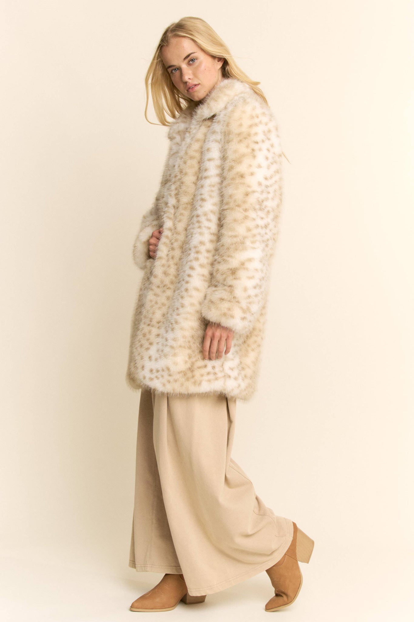 TRICOLOR FAUX FUR COAT: LEOPARD/TAUPE
