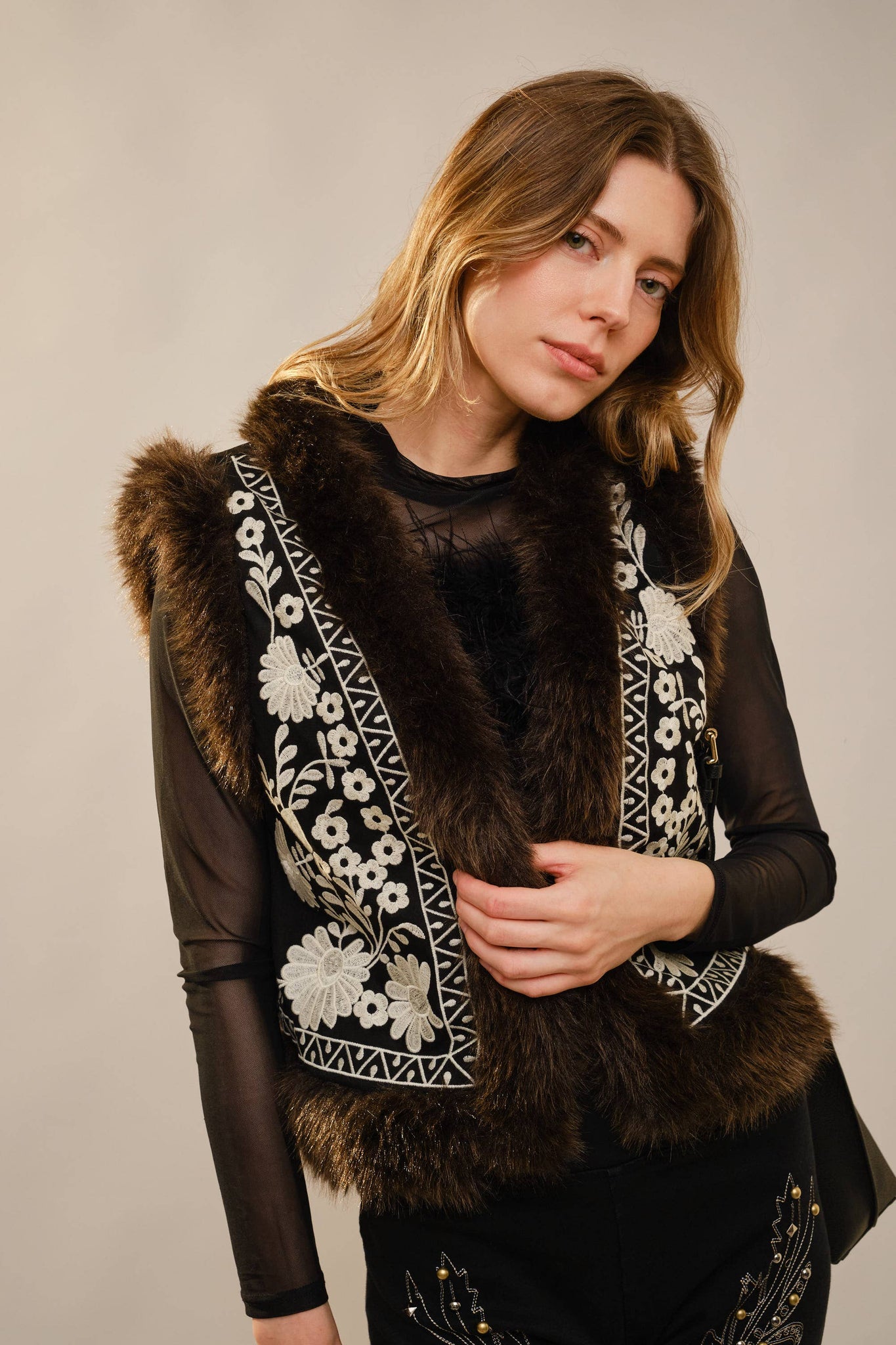 91718V Embroidered Suede Vest With Fur Trim: BLACK