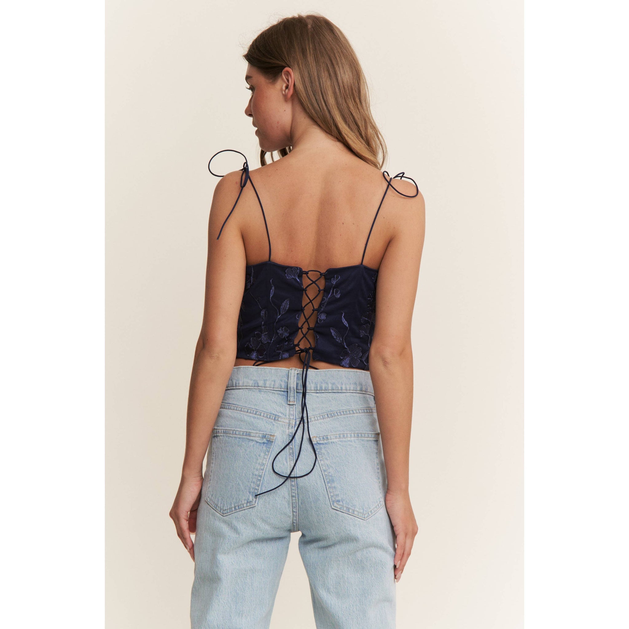 3D FLOWER EMBROIDERY TANK TOP: Black