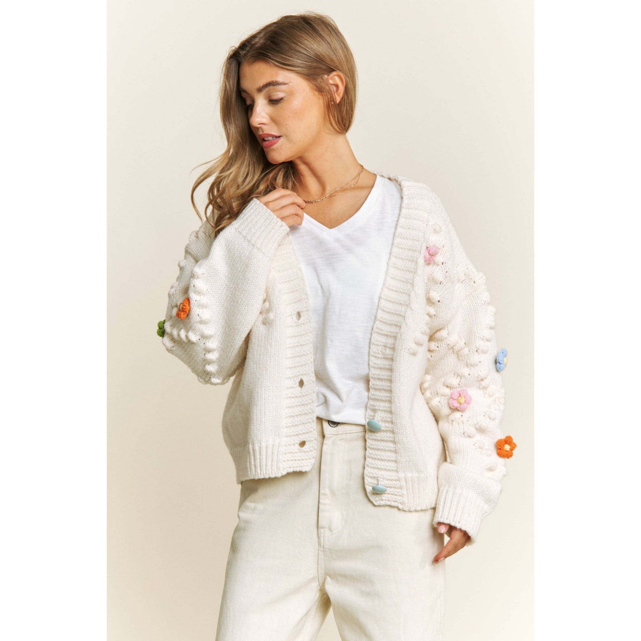 SWEET 3D FLOWER DETACHABLE PATCH KNITTING CARDIGAN: Cream