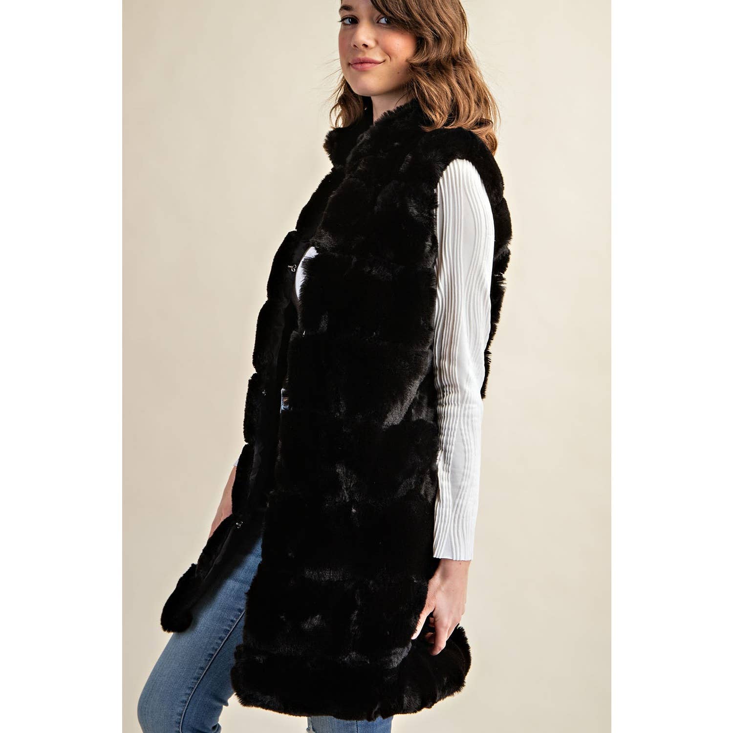 LONG FURRY TIERED HIGH NECK PUFFER VEST: Black