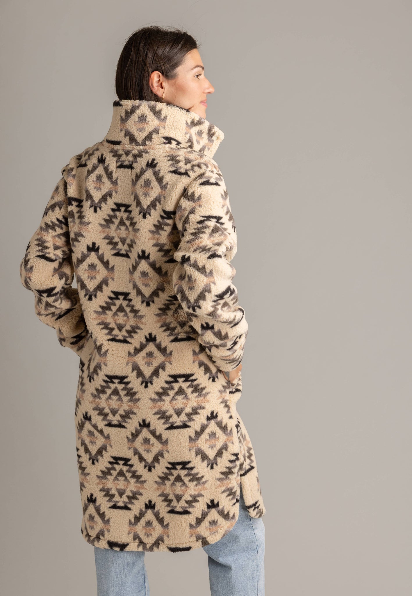 Women's Ainsley Long Ultra Plush Sherpa Shacket: Wood Ash Diamond Aztec