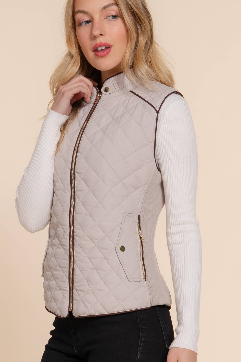 Suede Piping Detail Rib Quilted Padding Vest: BLK-black