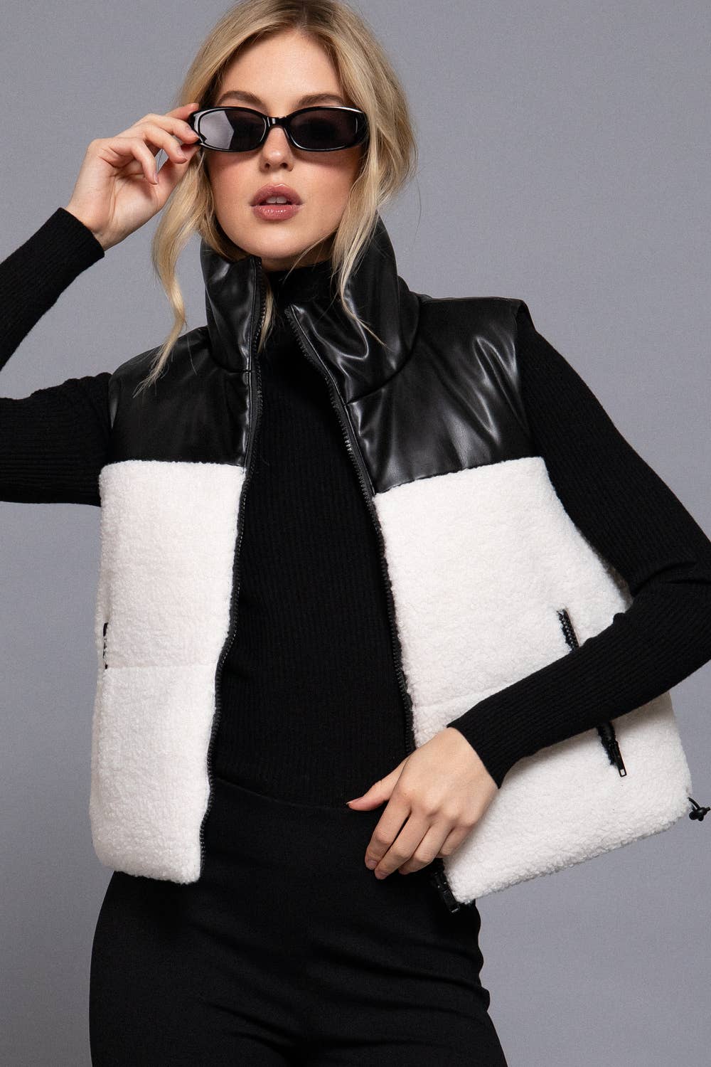 [PLUS SIZE] Reversible Faux Leather-Sherpa Padding Crop Vest: BLK
