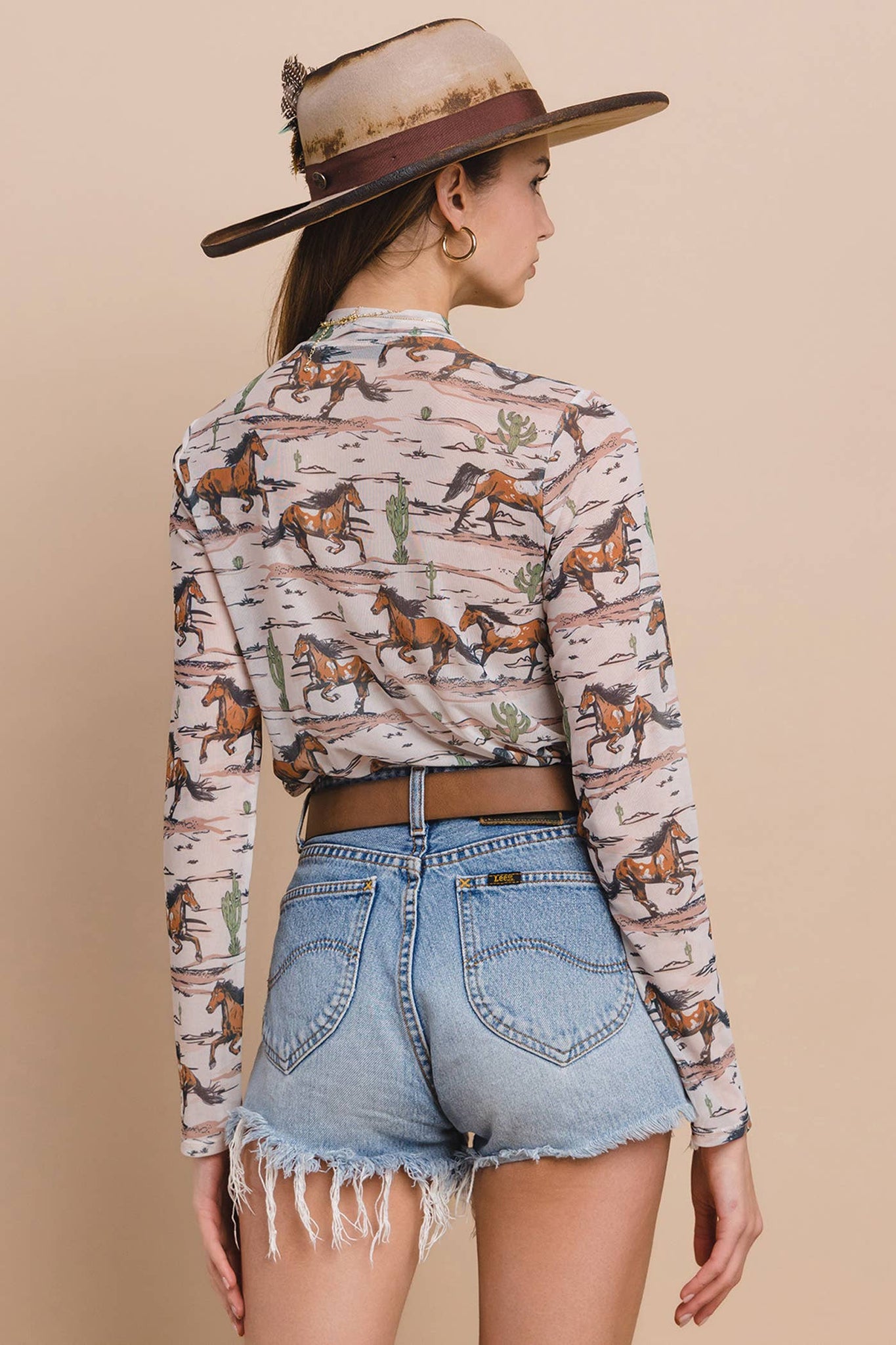 T1502-5223-Western Horse Stables Print Mesh Top: WESTERN PRINT