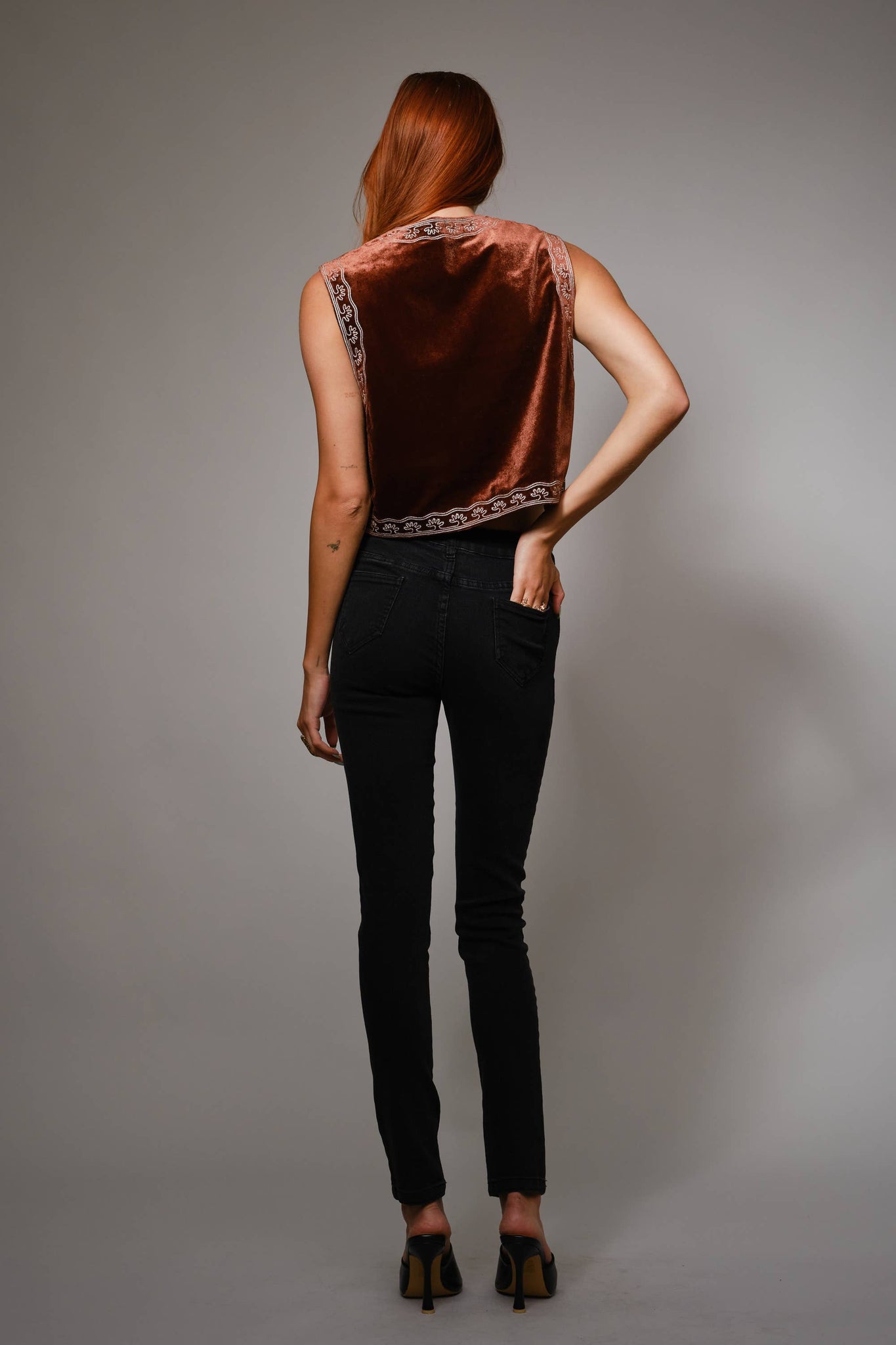 91623T Embroidered Velvet Vest: BROWN