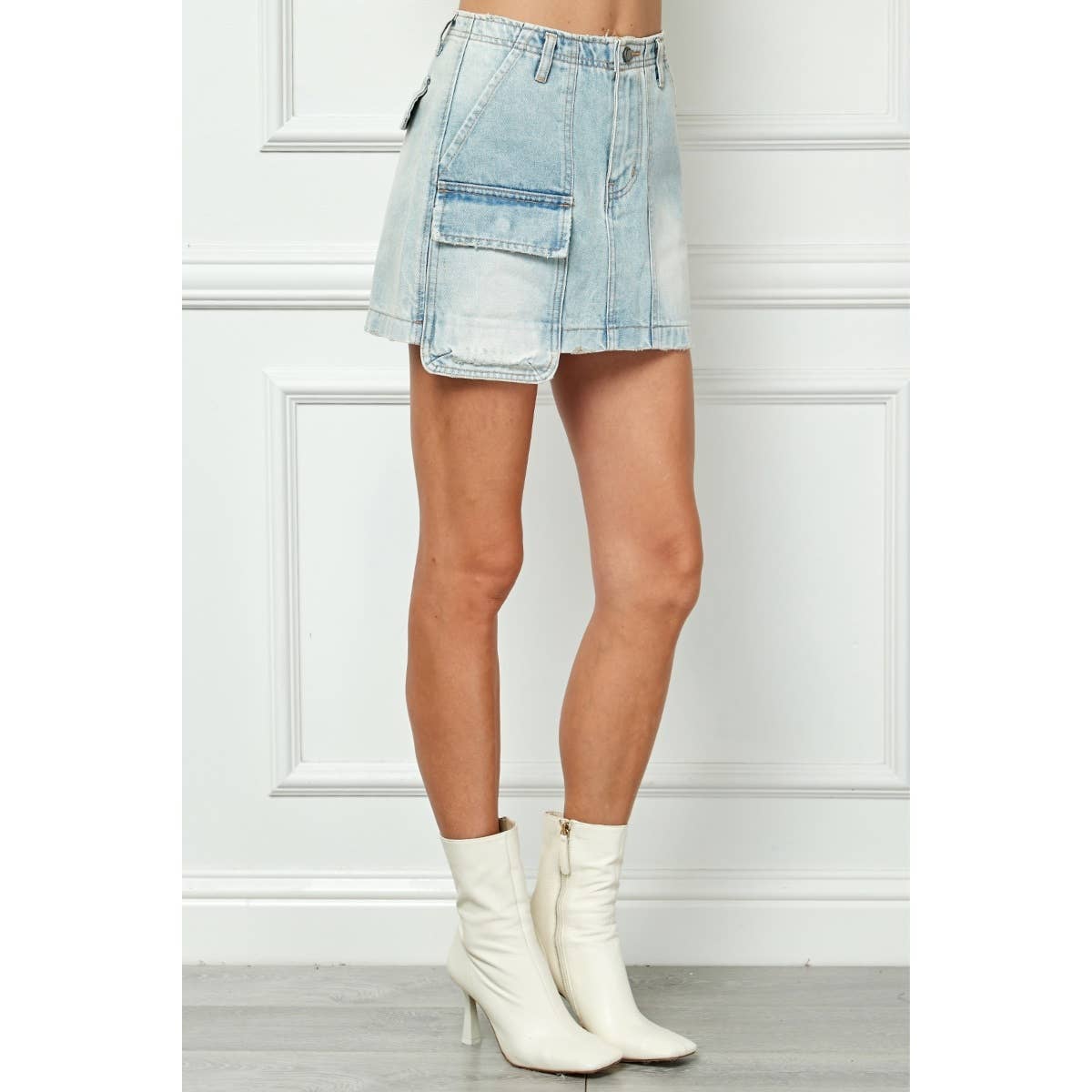One Side Cargo Pocket Denim Mini Skirt: LT Wash