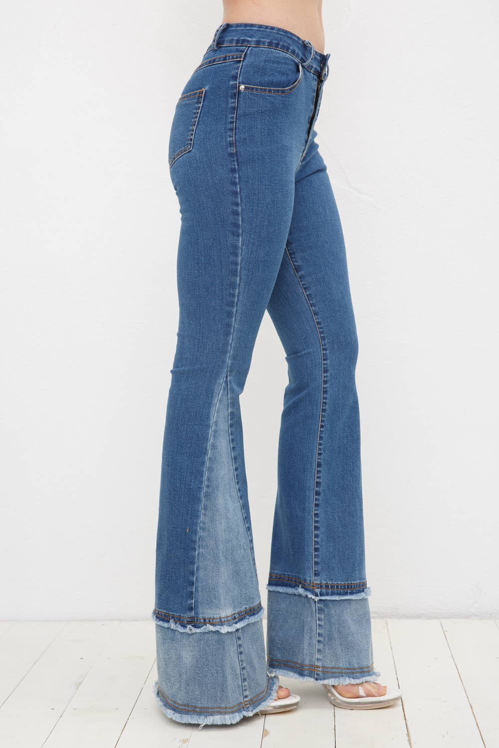 17391P - Two Tone Frayed Detail Bell Bottom Denim Jeans: DARK DENIM