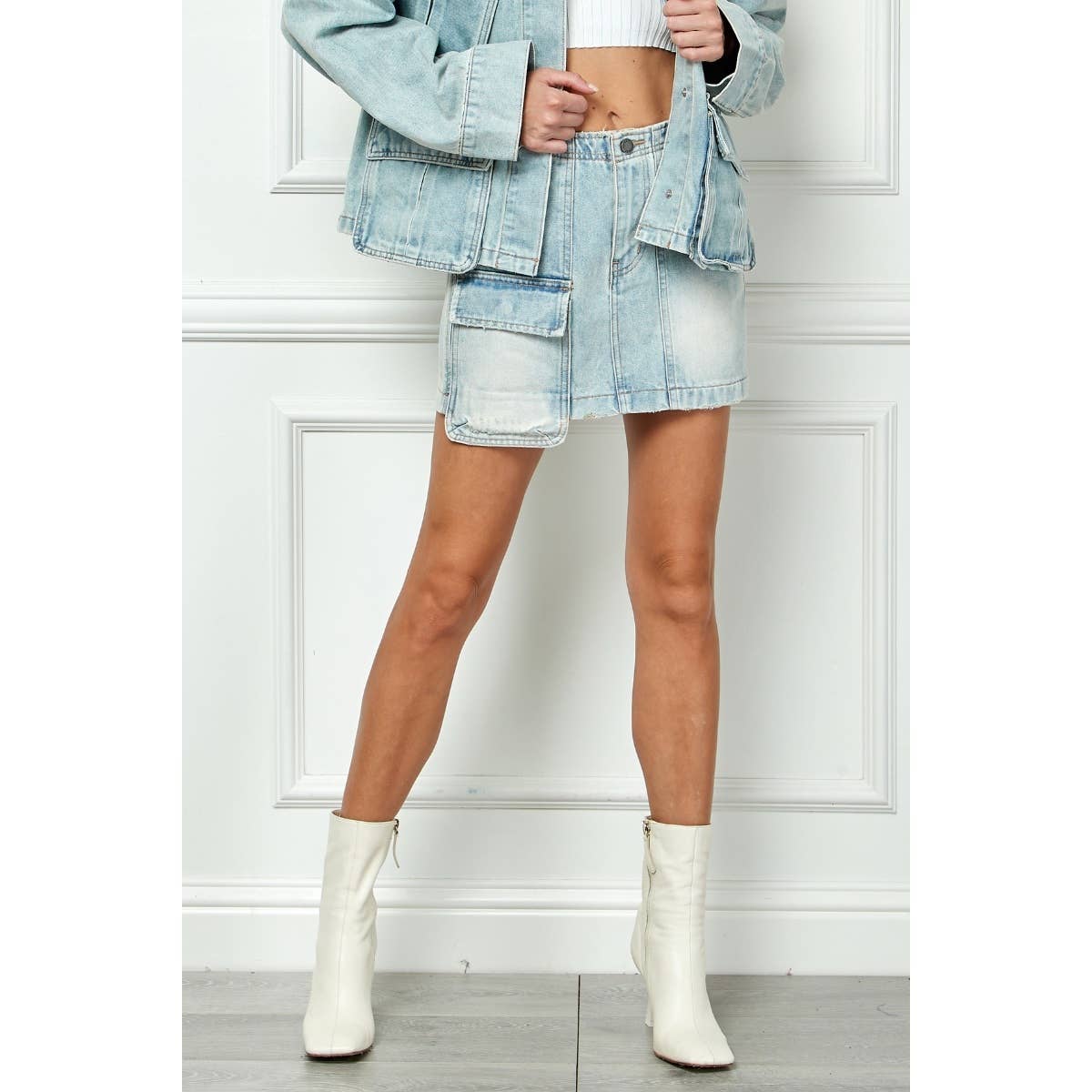 One Side Cargo Pocket Denim Mini Skirt: LT Wash