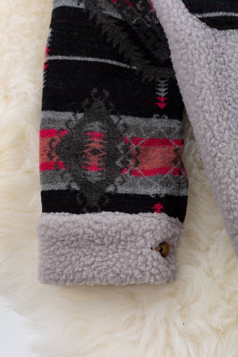 💎Lt. Gray sherpa shacket with black geometric printed sleeve. TPG65133049