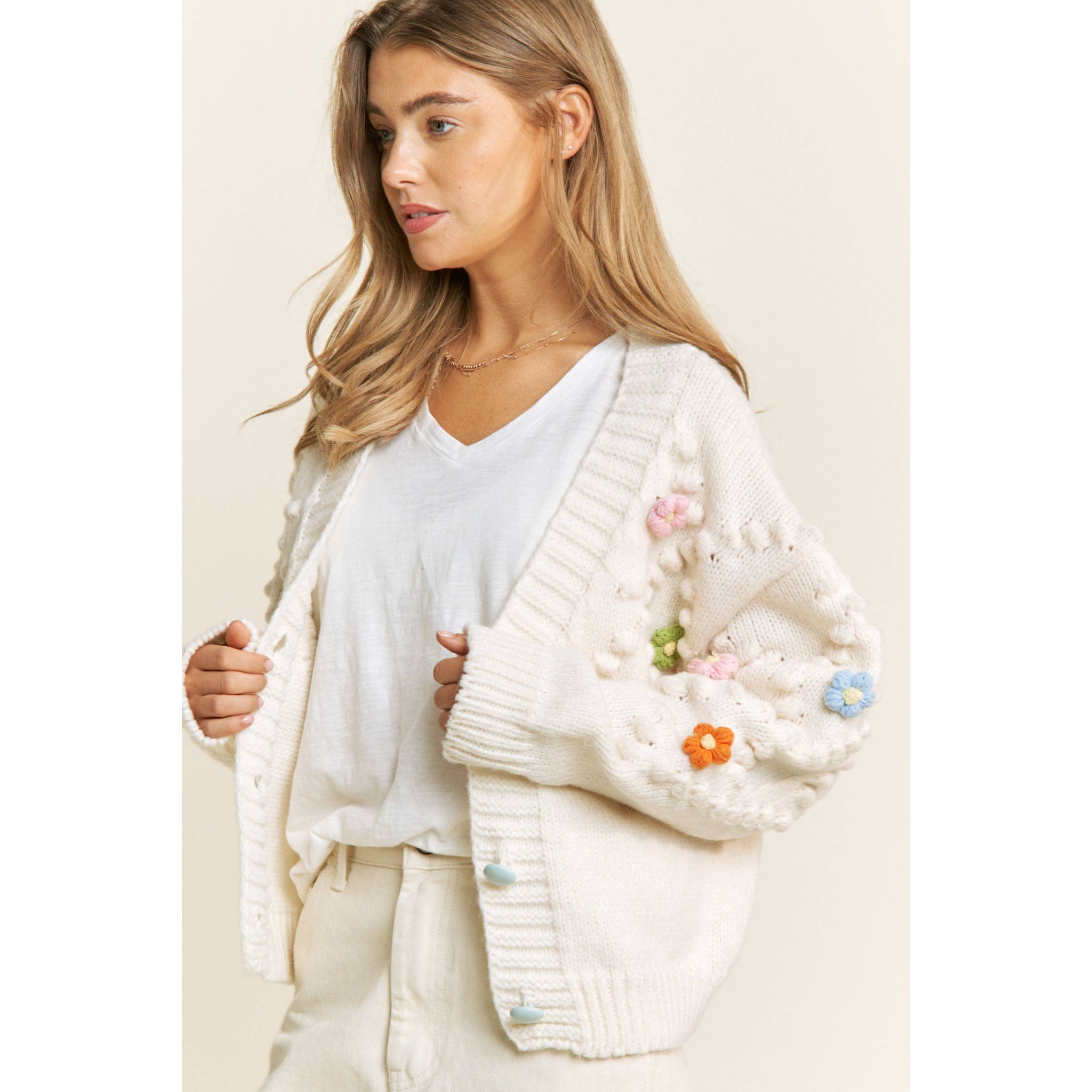 SWEET 3D FLOWER DETACHABLE PATCH KNITTING CARDIGAN: Cream