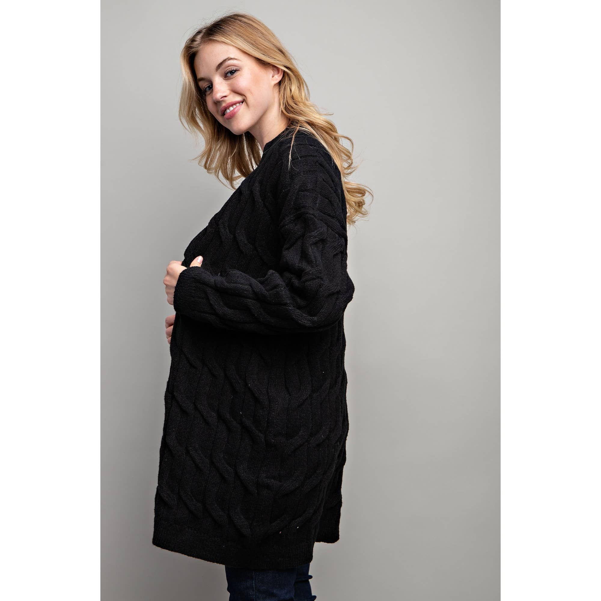 CHUNKY CABLE KNITTING CARDIGAN: Black; OVERSIZED FIT