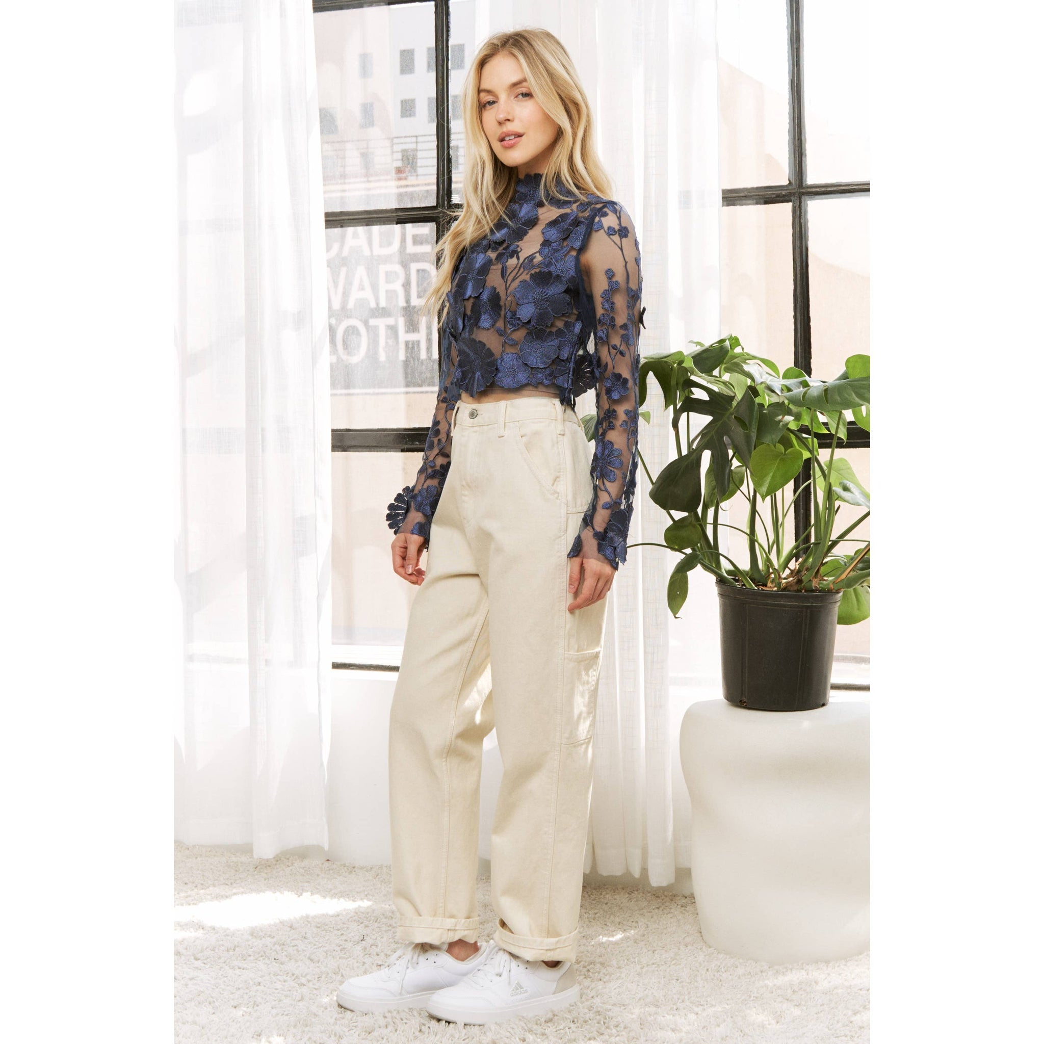 3D FLOWER EMBROIDERY SLIM FIT CROP TOP: Navy